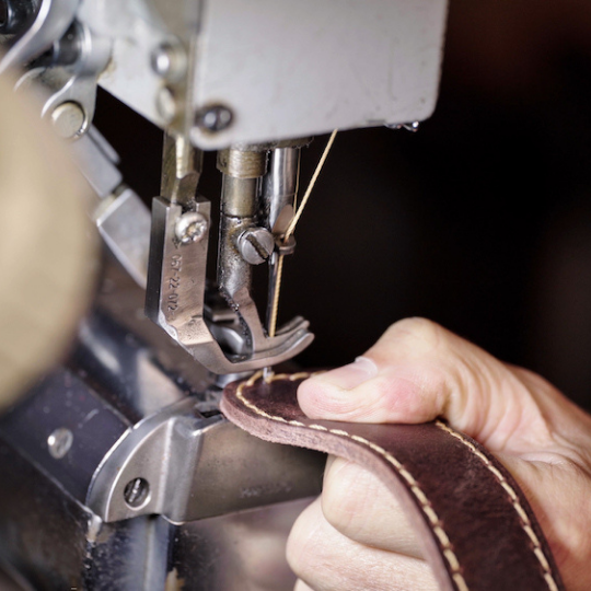 Stitching leather guitar strap by hand