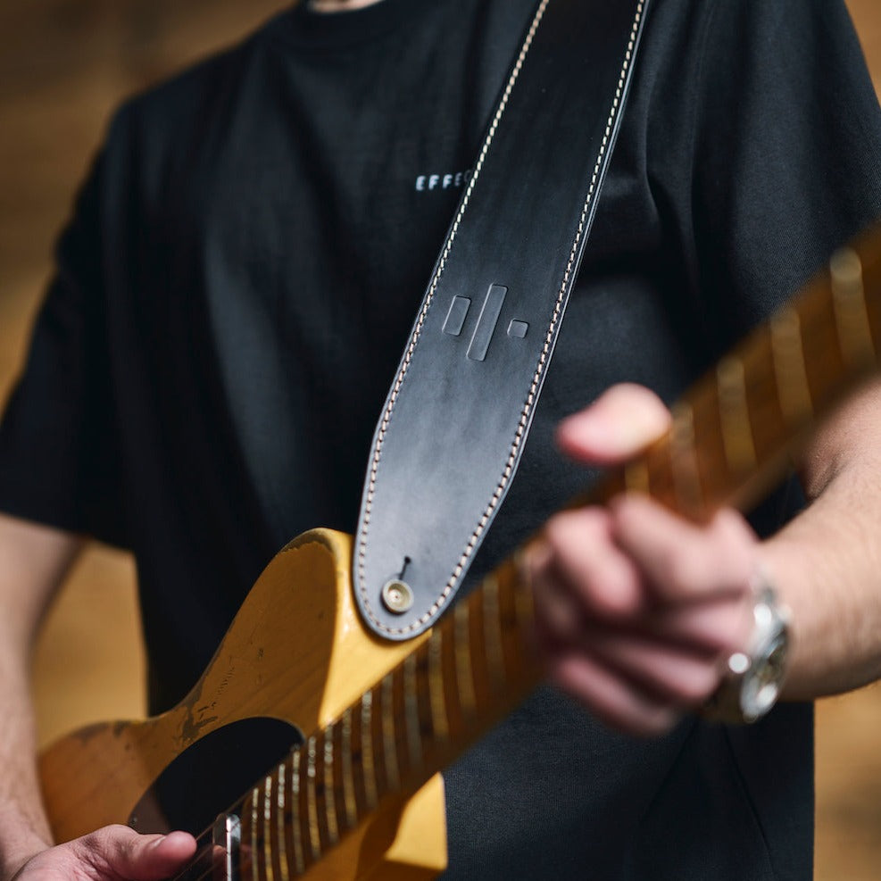 EFFECTED leather guitar strap in black