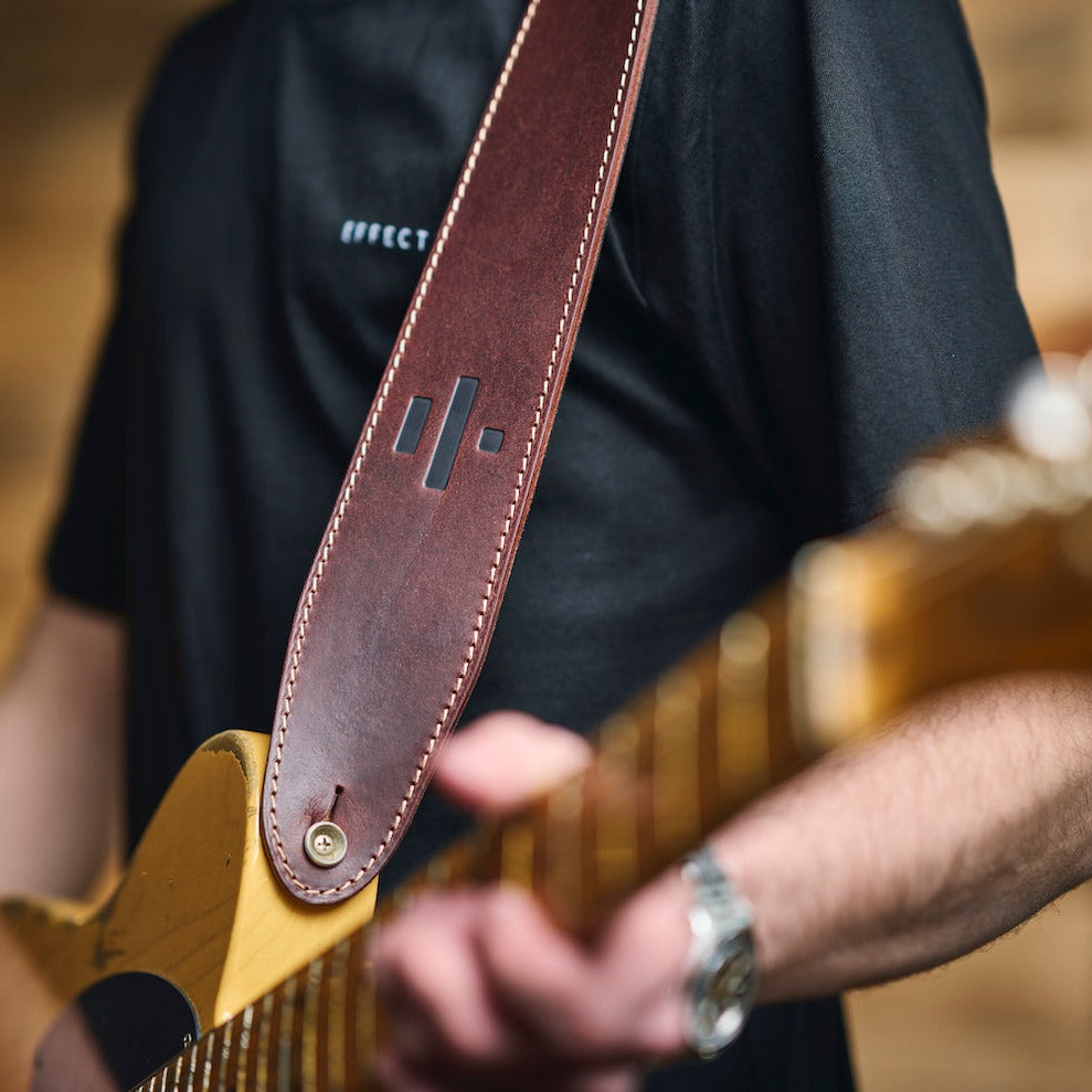 EFFECTED leather guitar strap in dark brown